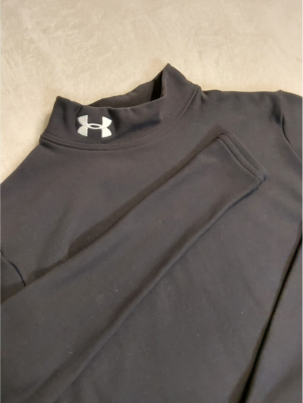 Under Armour Black Long Sleeve Mock Neck Shirt. M 0070